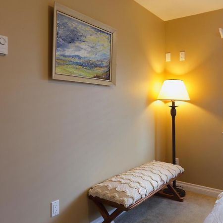 Lovely J Home -Stunning River View Cozy Two Bedroom Private Suite New Westminster Exteriör bild