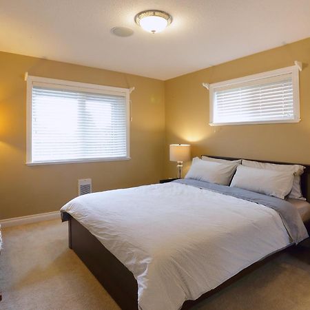 Lovely J Home -Stunning River View Cozy Two Bedroom Private Suite New Westminster Exteriör bild