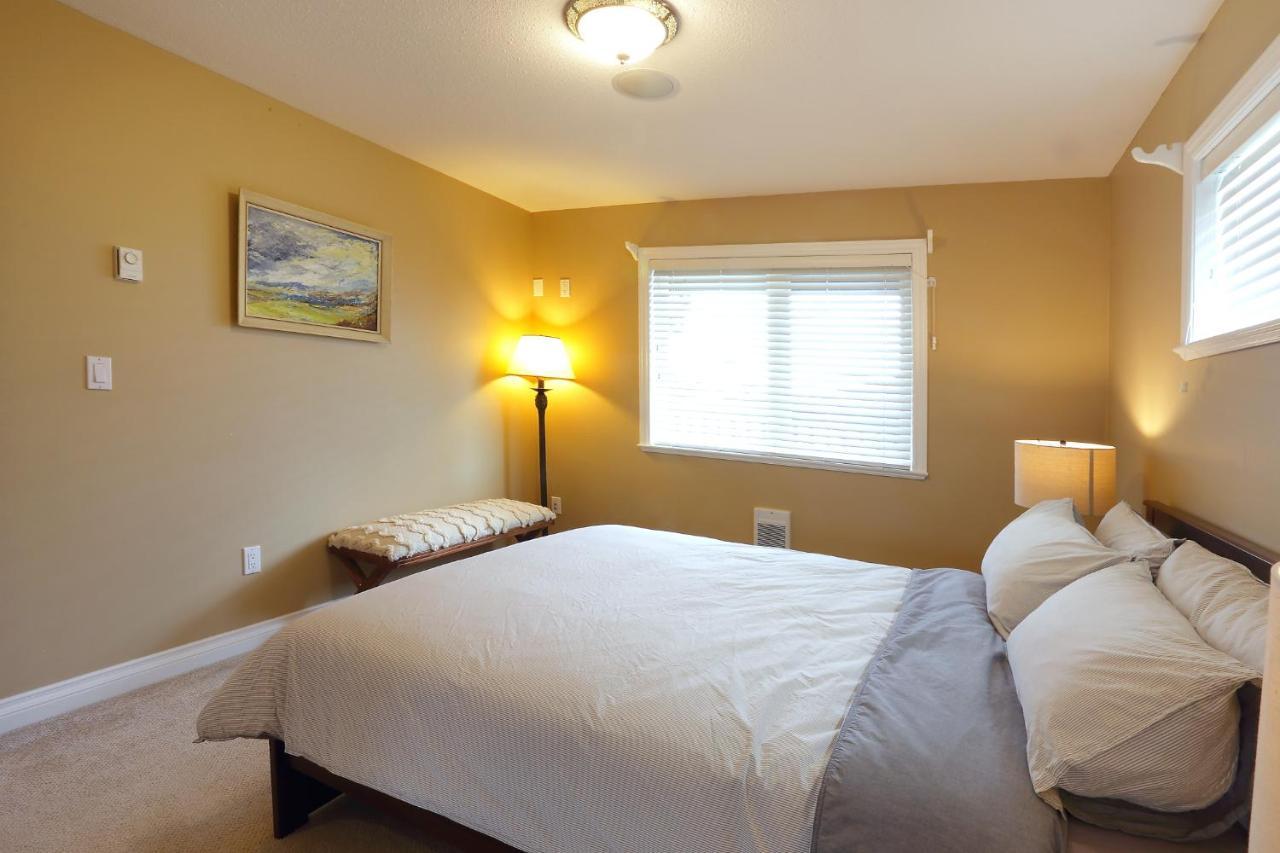 Lovely J Home -Stunning River View Cozy Two Bedroom Private Suite New Westminster Exteriör bild