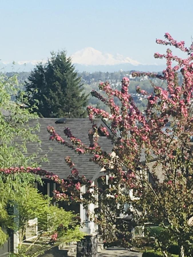 Lovely J Home -Stunning River View Cozy Two Bedroom Private Suite New Westminster Exteriör bild
