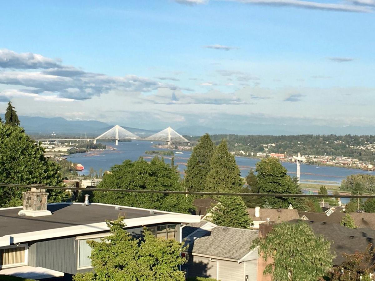Lovely J Home -Stunning River View Cozy Two Bedroom Private Suite New Westminster Exteriör bild
