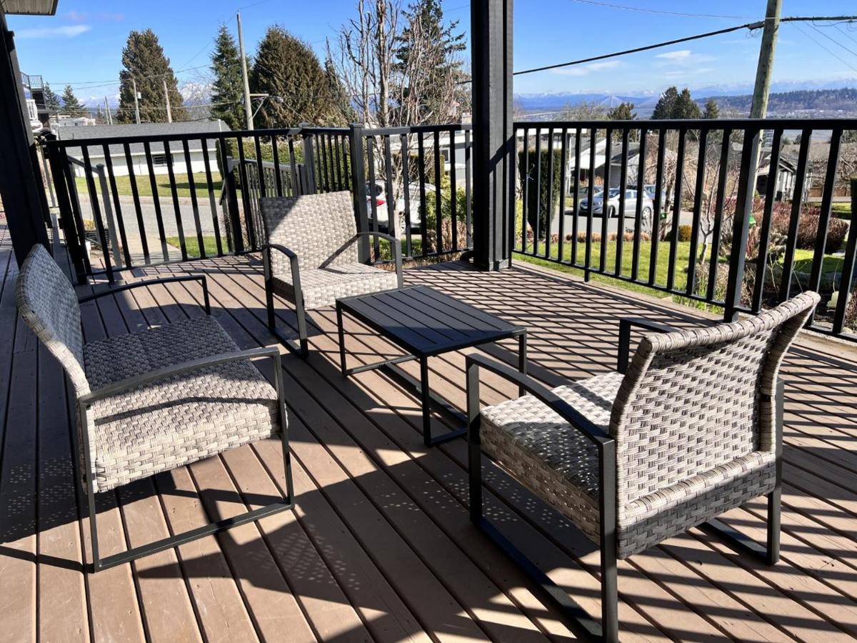 Lovely J Home -Stunning River View Cozy Two Bedroom Private Suite New Westminster Exteriör bild