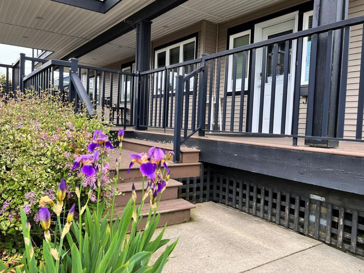Lovely J Home -Stunning River View Cozy Two Bedroom Private Suite New Westminster Exteriör bild