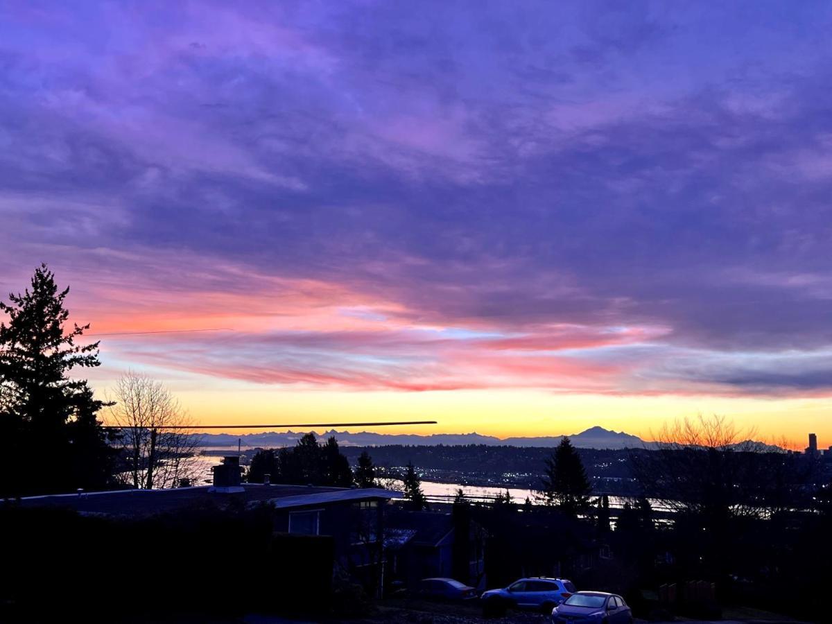 Lovely J Home -Stunning River View Cozy Two Bedroom Private Suite New Westminster Exteriör bild